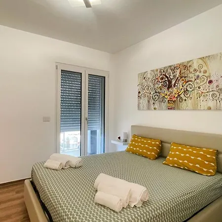 Tony Maison - Amazing Seaview In A Modern * バーリ
